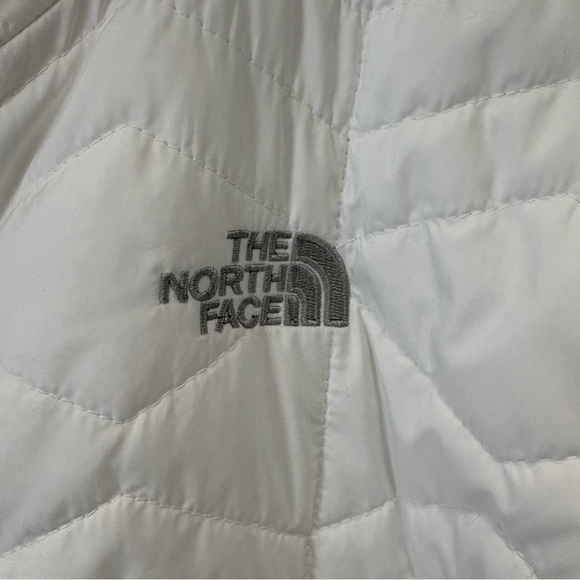 The North Face Women's White Puffer Jacket size XXL Excellent Condition. - Picture 2 of 7